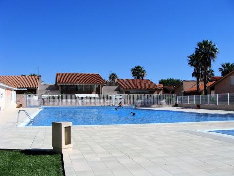 Flat in Saint-cyprien for   4 •   with shared pool 