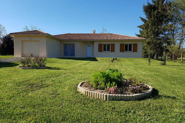 House in Montignac/lascaux for   8 •   with terrace 