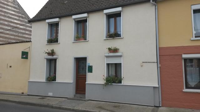 House in Domart en ponthieu for   8 •   private parking 