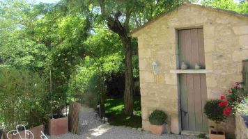 House in Menerbes for   4 •   private parking 