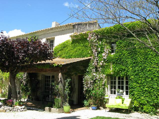 Chambre d'htes  Montfaucon pour  12 •   parking priv 