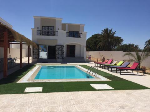 Maison à Djerba pour  8 •   avec piscine privée 