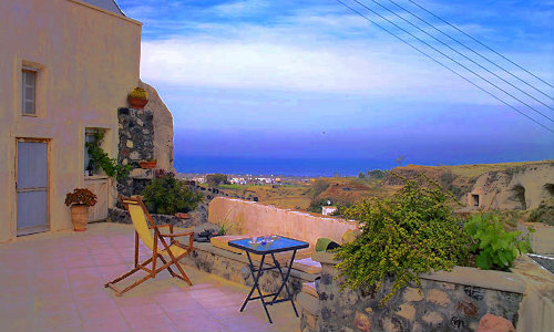 House in Santorini for   4 •   with terrace 
