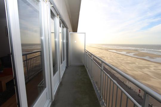 Flat in Mariakerke for   5 •   view on sea 