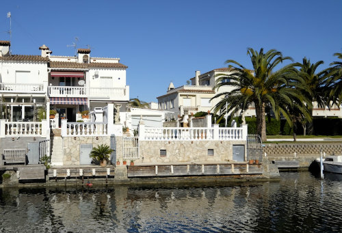 Belle maison de pcheur sur le canal d'Empuriabrava  - Avec une grande...