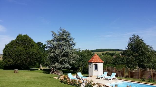 Maison  Marcilly provency pour  4 •   avec piscine prive 