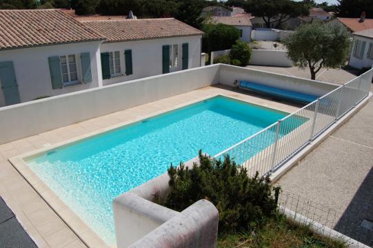 House in Rivedoux ile de r for   6 •   private parking 