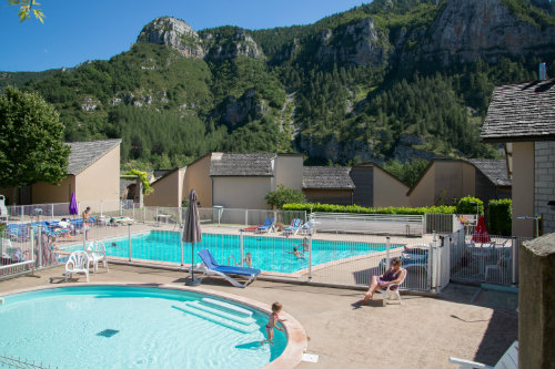 Gite  Quezac pour  6 •   avec piscine partage 