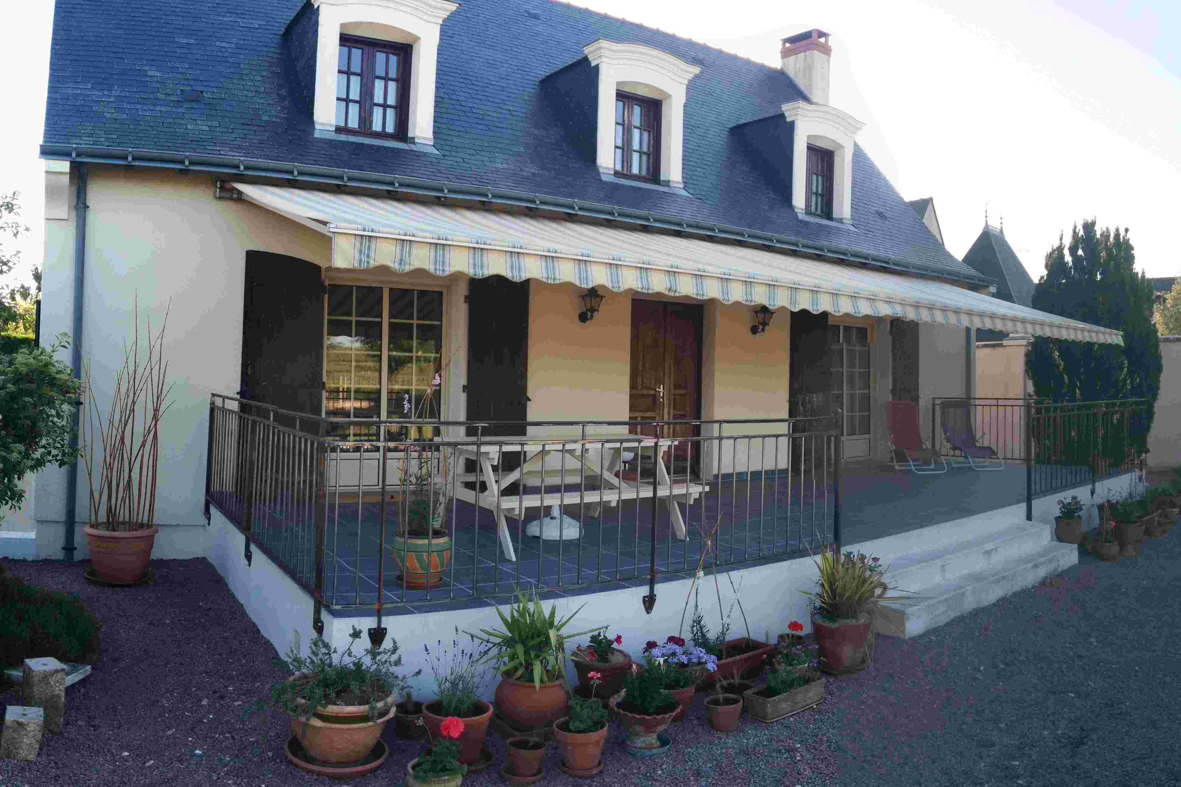 Maison  Parnay - chambre bleue pour  6 •   avec terrasse 