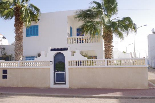 Maison  Djerba midoun pour  2 •   avec terrasse 