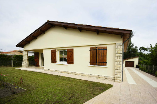 House in Taussat for   6 •   3 bedrooms 