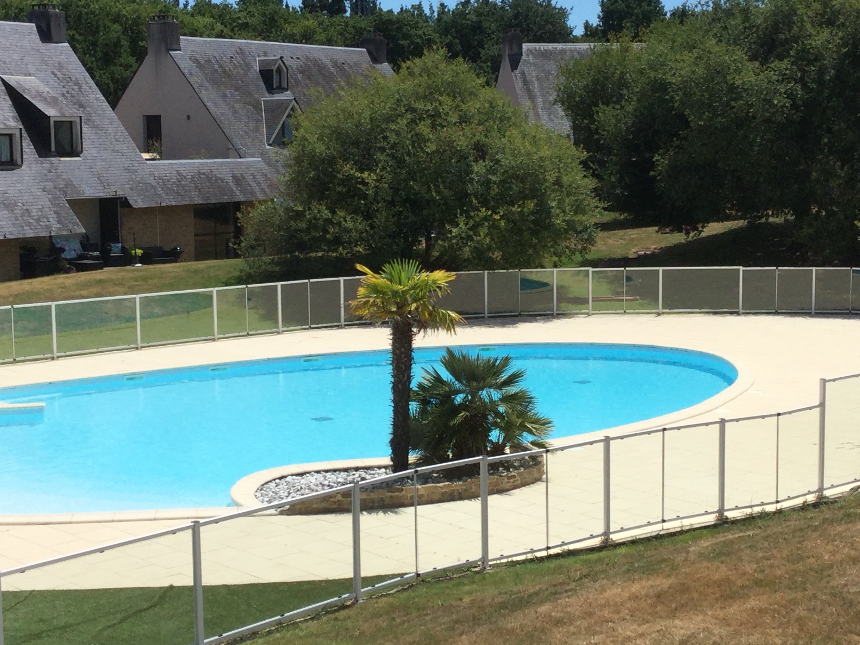 Gite  Saint andr des eaux pour  4 •   avec piscine partage 