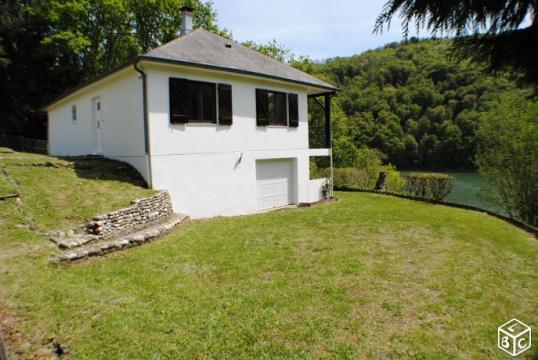 Location maison vacance - Bord lac plage Cantal Wifi