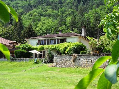 Maison  St leon sur vezere pour  6 •   jardin 