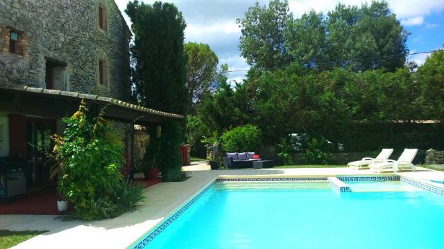 Maison à Lussan pour  10 •   avec piscine privée 