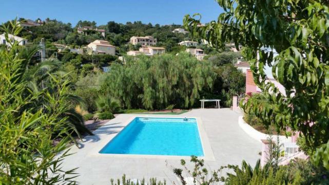 Gite in Saint aygulf for   2 •   view on sea 