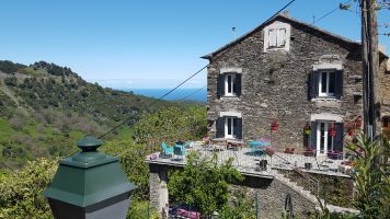 Chambre d'htes  Porri pour  8 •   avec terrasse 