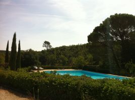 Chambre d'htes  Brue auriac pour  2 •   avec piscine prive 