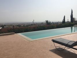   Agadir pour  6 •   avec piscine prive 