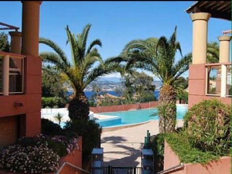 Flat in Theoule sur mer - Vacation, holiday rental ad # 63011 Picture #1