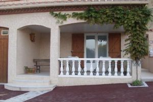 House in Ceret for   2 •   private parking 