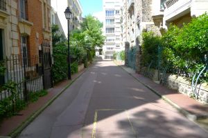 Flat in Paris for   6 •   private parking 