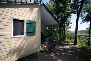 Lissac-sur-couze -    view on lake 