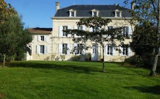 Bed and Breakfast in Tanzac for   2 •   luxury home 