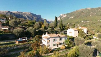 Appartement  Cannes-le bar sur loup pour  4 •   jardin 