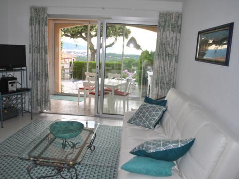 Haus in Cogolin fr  4 •   Aussicht aufs Meer 