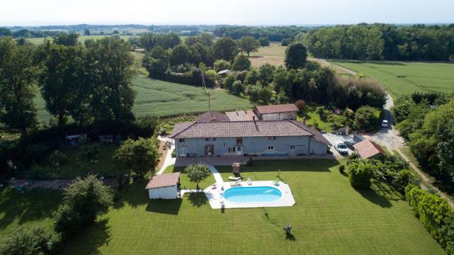 Gite in St jean sur reyssouze fr  4 •   mit privat Schwimmbad 