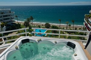 Apartamento en Puerto banus para  6 •   vista al mar 