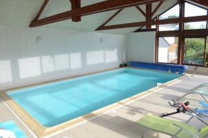 Gite à Huillé pour  12 •   avec piscine privée 