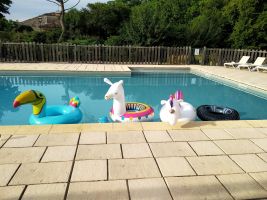 Chambre d'htes  Monflanquin pour  4 •   avec piscine partage 