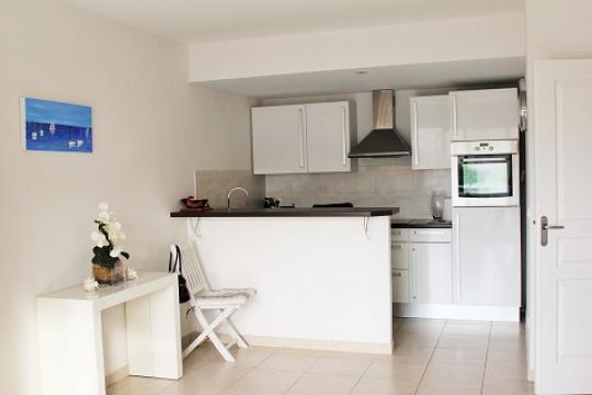 Flat in Cannes la bocca for   4 •   with terrace 