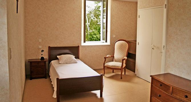 Chambre d'htes  Massac-sran pour  6 •   parking collectif 