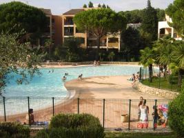 Flat in Cannes-mougins for   4 •   with shared pool 