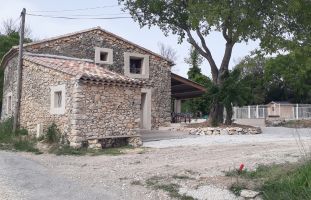 Casa rural en Saint-mamert-du-gard para  6 •   con piscina privada 