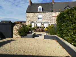 House in Miniac morvan for   4 •   private parking 