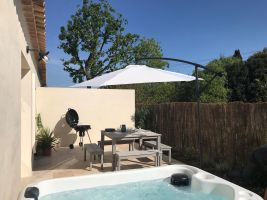 Gite  Uzes pour  6 •   avec piscine partage 