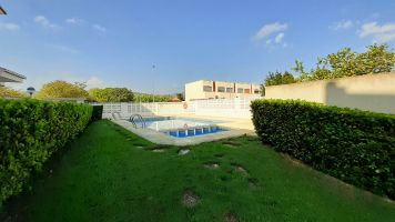 Casa en Ganda para  10 •   con piscina compartida 