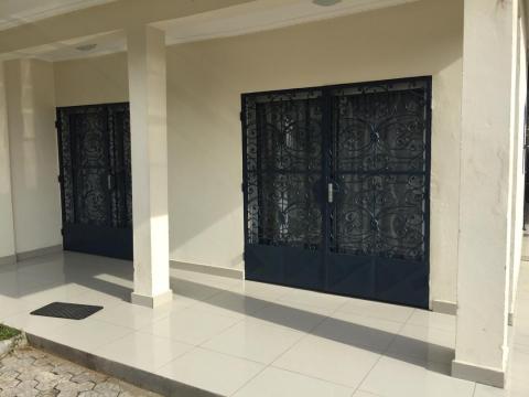 House in Douala for   10 •   private parking 