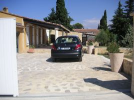 House in Roaix for   8 •   animals accepted (dog, pet...) 