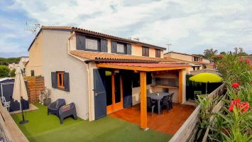 House in Portiragnes-plage for   8 •   with shared pool 