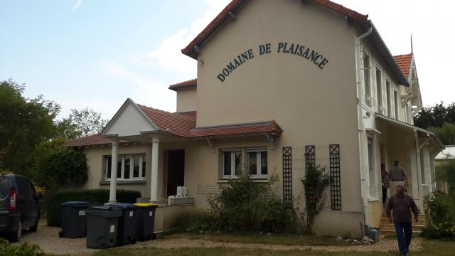 Gite  Druye pour  15 •   avec piscine partage 