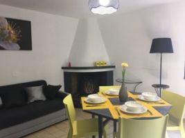 T2 Entre Terre et Mer - Rnov, rez jardin de villa, calme Parking, en...