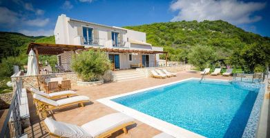 House in Zakynthos for   12 •   with private pool 