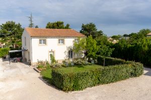 Maison  Pernes les fontaines pour  14 •   5 chambres 