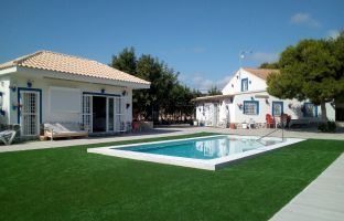 Casa en Busot para  8 •   con piscina privada 