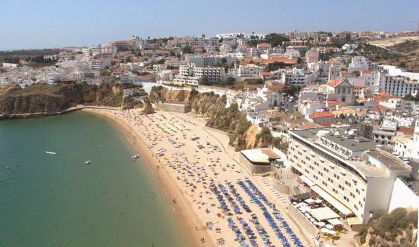 Flat in Albufeira - algarve for   4 •   view on sea 